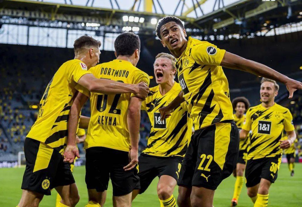 胁元华在采 胁元华在采